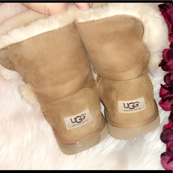 UGG Chestnut Short Bailey Button Boot - Picture 6 of 7